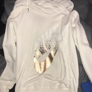 nike hoodie!!